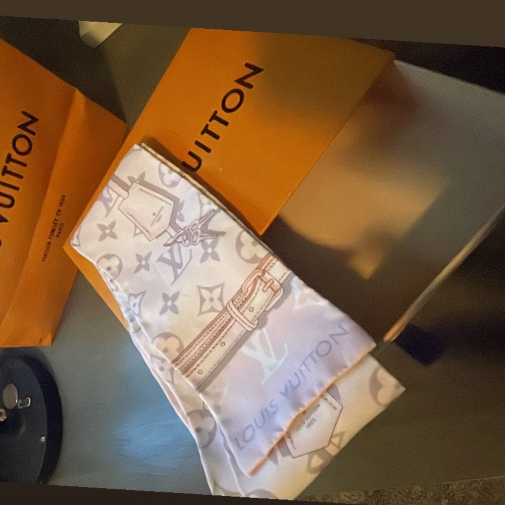 AUTHENTIC LOUIS VUITTON MONOGRAM SCARF